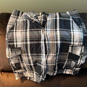 Guess Cargo style shorts
